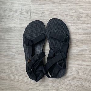 Nearly new Teva Original Universals